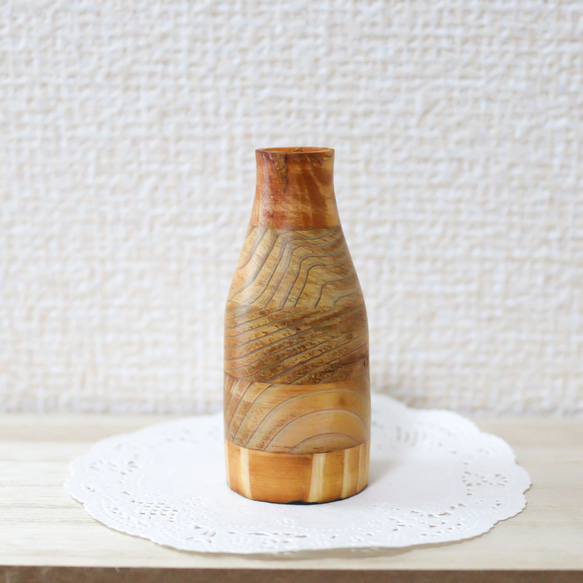 《bw2》木製の一輪挿し(花瓶) ミニ *  ちょこんと可愛い手の平サイズ・重り入り 2枚目の画像