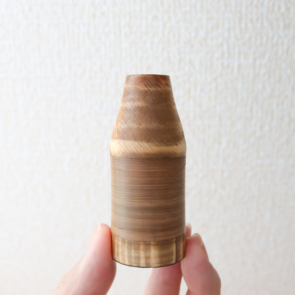 《bw4》木製の一輪挿し(花瓶) ミニ *  ちょこんと可愛い手の平サイズ・重り入り 4枚目の画像