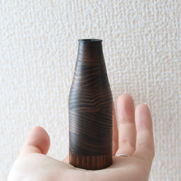 《DB1》木製の一輪挿し(花瓶) *  ちょこんと可愛い手の平サイズ・重り入り 4枚目の画像