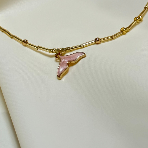 竹ビーズ チャームネックレス チョーカー ビーズネックレス 尾びれ