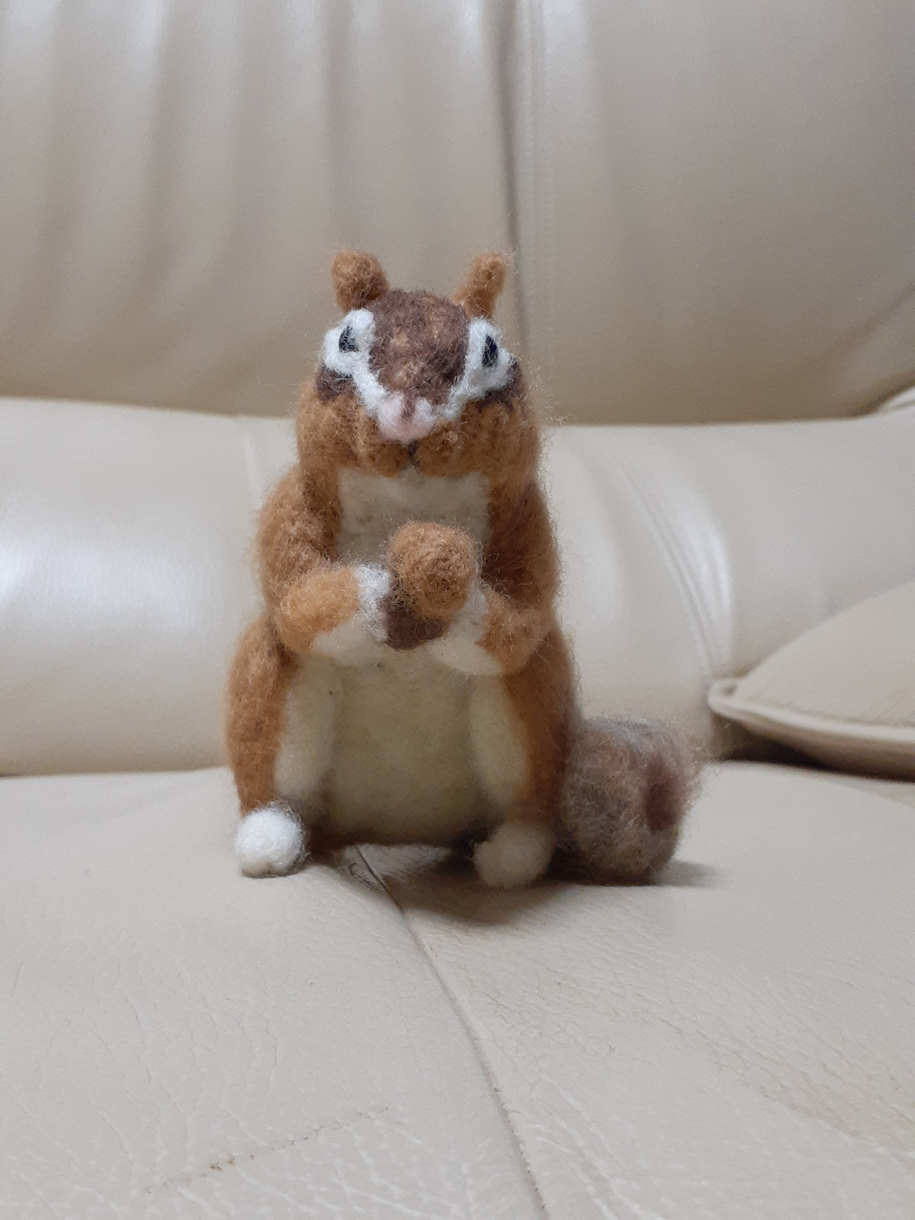 ココ☆ニンジンパンツのウサギリスちゃん　羊毛フェルト 羊毛フェルト おすわりポーズの子うさぎさん ホーランドロップ