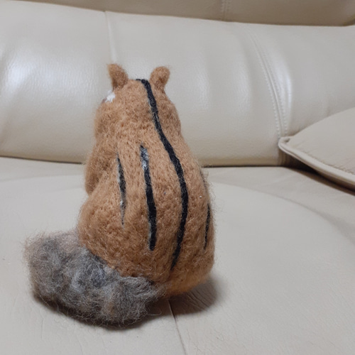 yano-kun  羊毛フェルト 作品 リスちゃんのリース 羊毛フェルトリスの作り方🐿 ステップ②を公開致しました