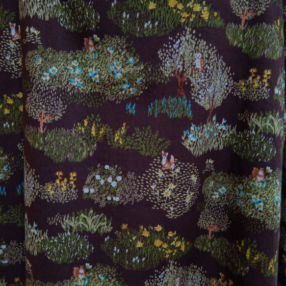 お花畑と動物柄ラグランフリルネックブラウスブラウン 7枚目の画像