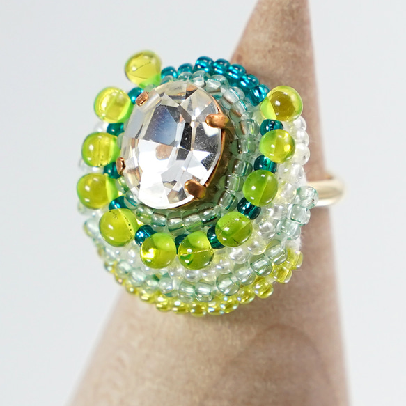 閒聊戒指，也可用於繫圍巾 178 均碼串珠刺繡戒指 綠色寶石超大戒指 第2張的照片