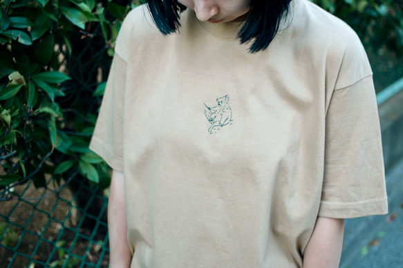 "人みたいなコアラ" 手刺繍 Big-Tシャツ 受注生産 1枚目の画像