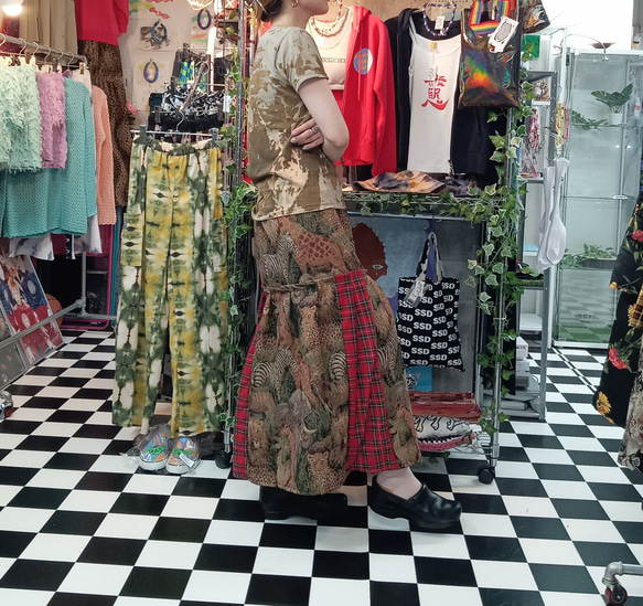 アニマルサファリ　ゴブラン織り×タータンチェック　裾プリーツロングスカート 4枚目の画像