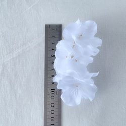 紫陽花　ピアス　ウエディングイヤリング　ブライダルアクセサリー　前撮り　大ぶり　フォトウエディング　造花　ホワイト 7枚目の画像