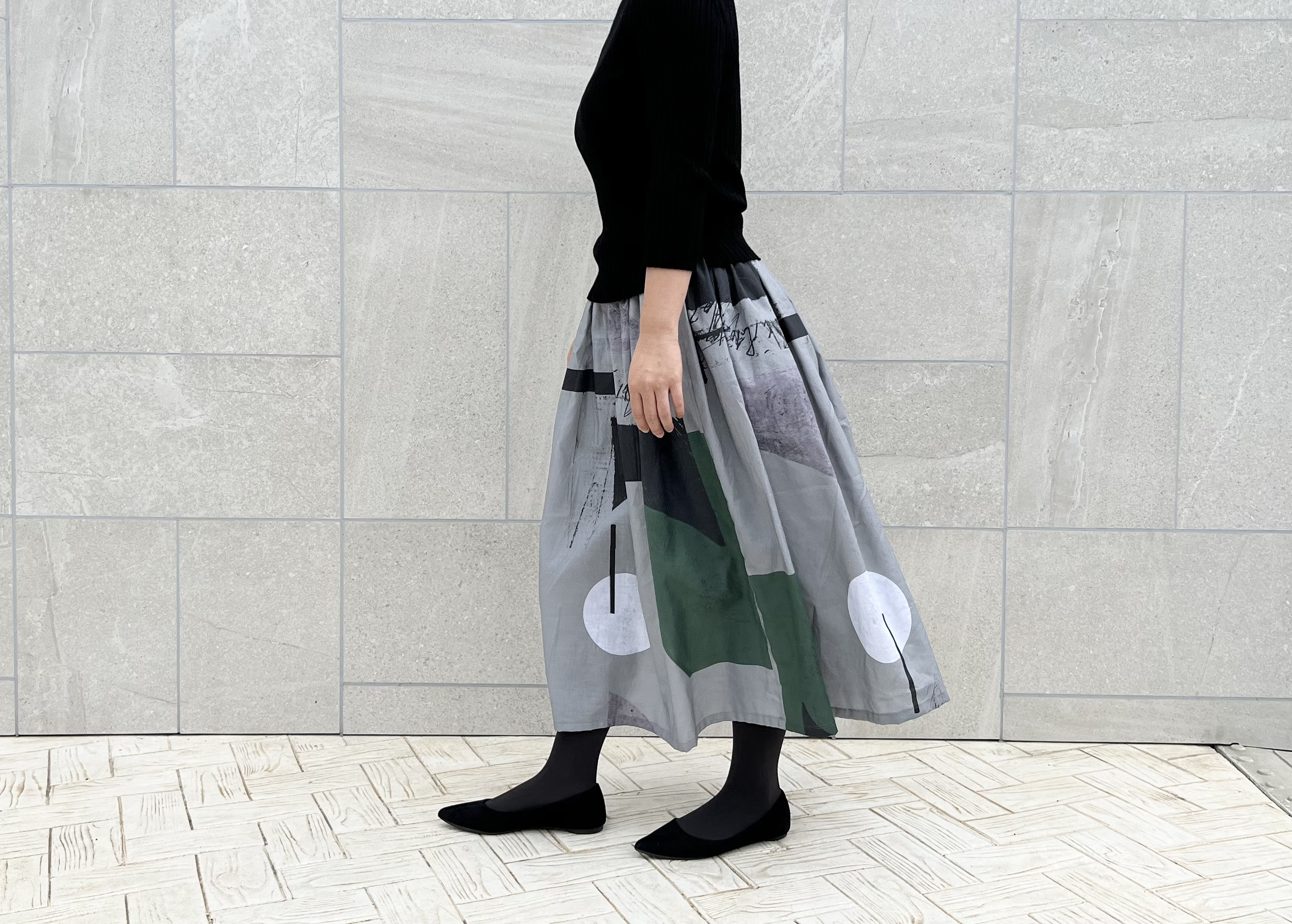 大人気！個性光るデザイナーズテキスタイルのギャザースカート　グレーパネル