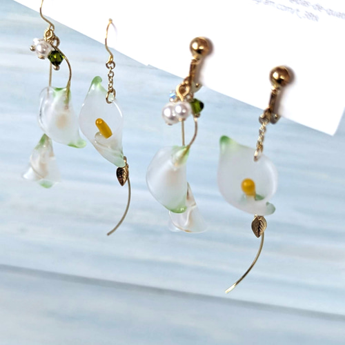 カラー リリー 〜磨りガラス風】レジン ピアス／イヤリング