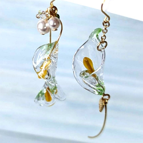 カラー リリー 〜 クリア 】レジン ピアス／イヤリング ピアス（フック