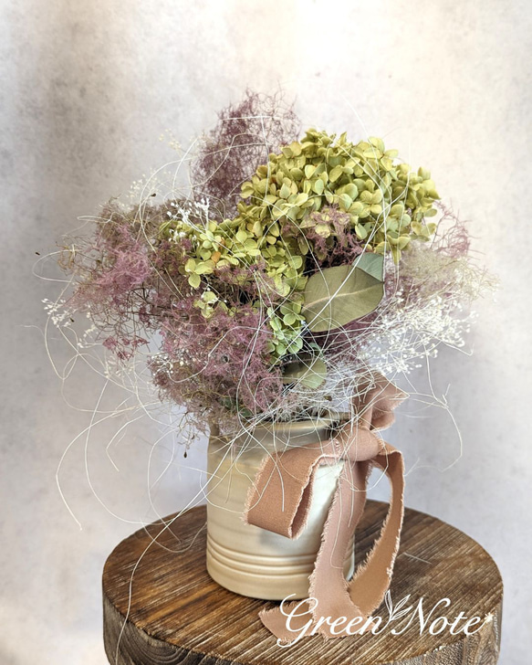 ほっこりまぁるい花瓶付き！スモークツリーと紫陽花アナベル かすみ草