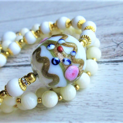 C60　個性派ヴェネチアビーズと天然石の調和｜ホワイトハウライト＆白サンゴの上品ネックレス天然石　天然石ビーズ 11枚目の画像