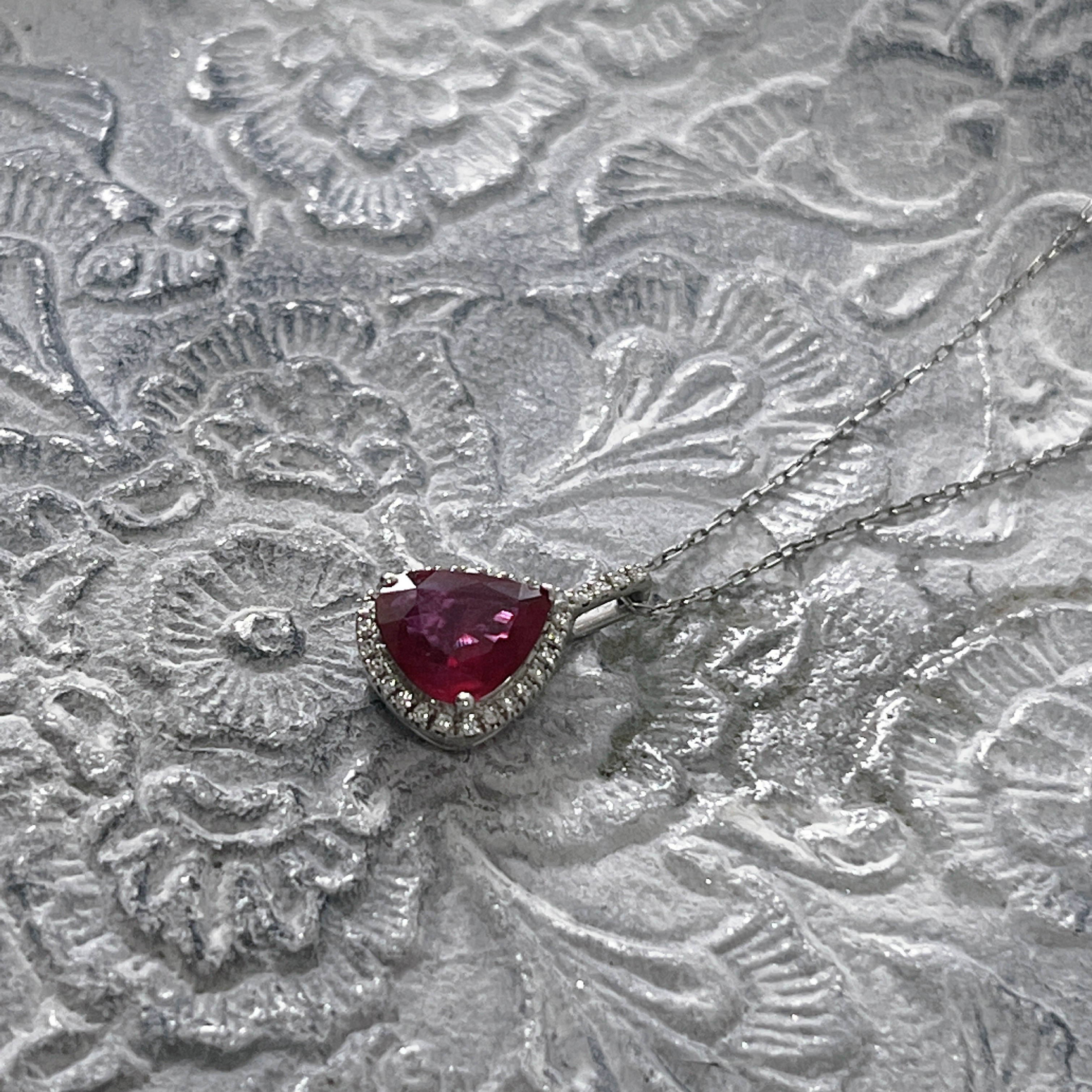 Pt900 最高品質　ピジョンブラッドルビー　ダイヤ取り巻き　宝石質　ギフト、ご褒美　送料無料