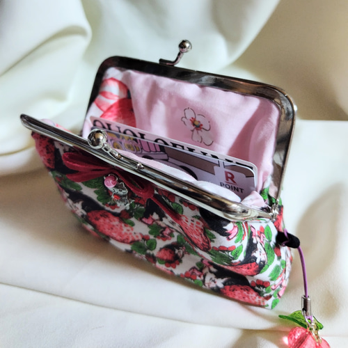 おとめいちご″がま口☆ マルチポーチ カードケース ハンドメイド 虹猫  