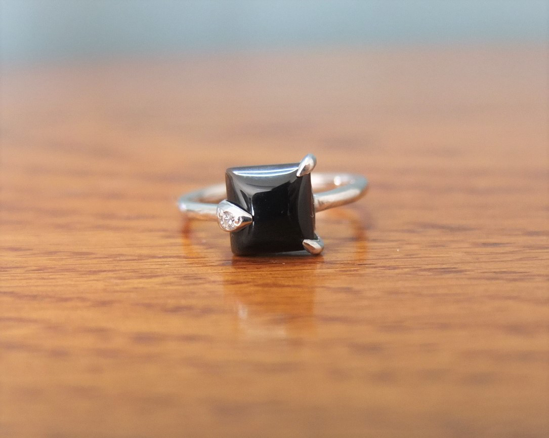 「ワケありな逸品」オニキス~square shape silver ring~