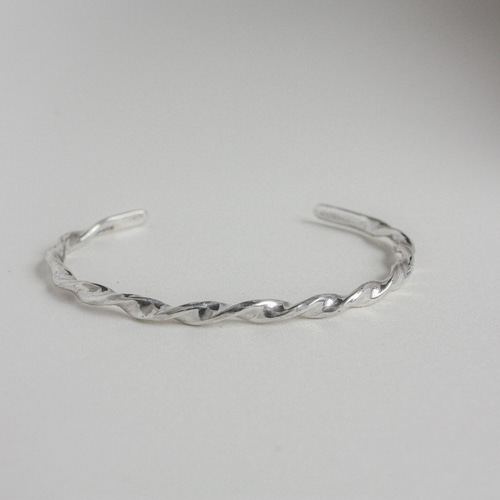 DAN TOMIMATSU シルバーバングル SPOOL BANGLE NARROW - half wound [18KYG / SILVER] - WUNDER