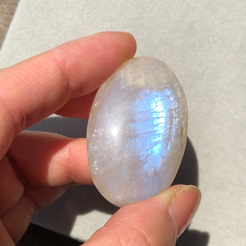 ririnさま専用強シラー！ブラウンムーンストーン　スフィア天然石置物　D162 強いシラー⭐︎ムーンストーンタンブル・握り石⭐︎瀧川神社にて浄化