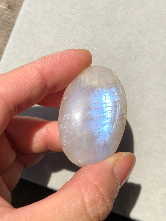 強いシラー⭐︎ムーンストーンタンブル・握り石⭐︎瀧川神社にて浄化