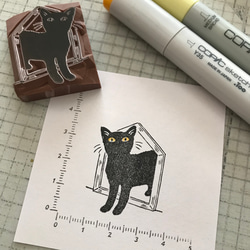 猫ドアから黒猫はんこ（※受注製作） 2枚目の画像