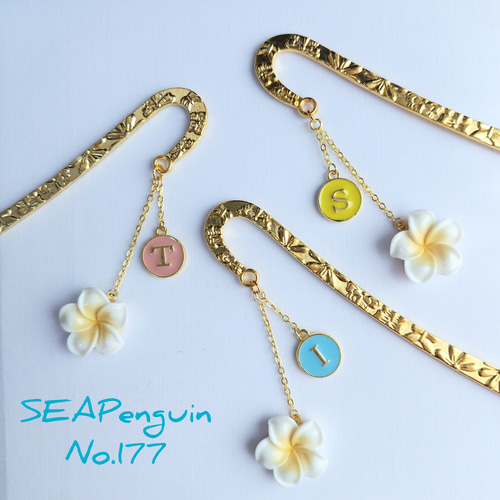 選べるイニシャル》*☆プルメリアのイニシャルブックマーク