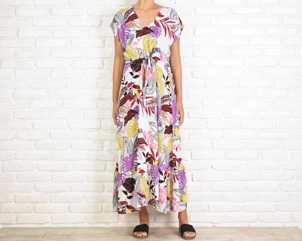 トロピカルなモンステラ柄フリルVネックワンピース