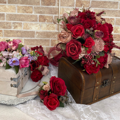 シックな赤のブーケ(ブートニア付き) ブーケ atelierフローラトーン