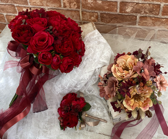 シックな赤のブーケ(ブートニア付き) ブーケ atelierフローラトーン