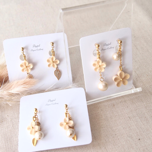 お花とコットンパールのイヤリング/ピアス イヤリング