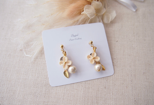 お花とコットンパールのイヤリング/ピアス イヤリング