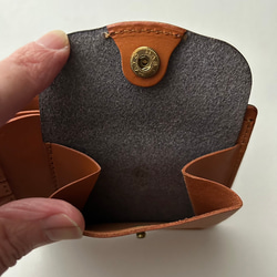 日本製オールレザーの二つ折り財布 8枚目の画像