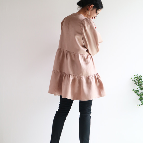 新款秋季配色【灰粉色】可水洗亮面泡泡袖層疊式束腰上衣 第5張的照片