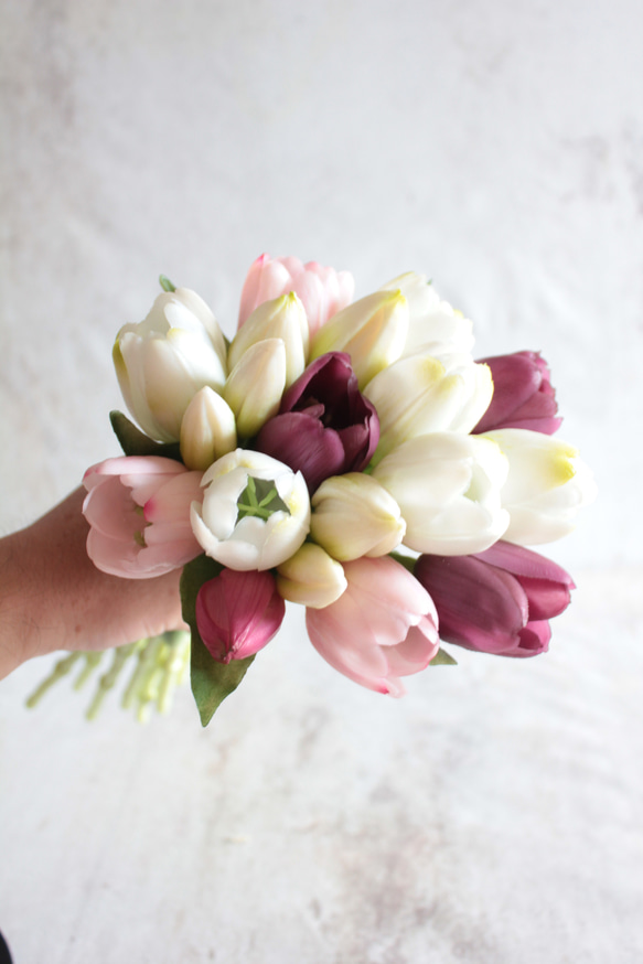 【ウェディングブーケ】オーダー商品　前撮り用　ミックスカラーチューリップのウェディングブーケ 10枚目の画像