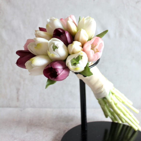 【ウェディングブーケ】オーダー商品　前撮り用　ミックスカラーチューリップのウェディングブーケ 5枚目の画像