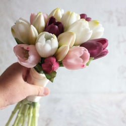 【ウェディングブーケ】オーダー商品　前撮り用　ミックスカラーチューリップのウェディングブーケ 6枚目の画像