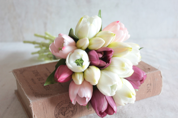 【ウェディングブーケ】オーダー商品　前撮り用　ミックスカラーチューリップのウェディングブーケ 3枚目の画像