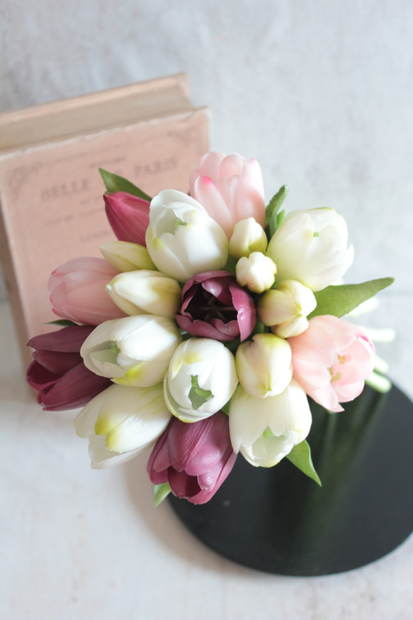 【ウェディングブーケ】オーダー商品　前撮り用　ミックスカラーチューリップのウェディングブーケ 2枚目の画像