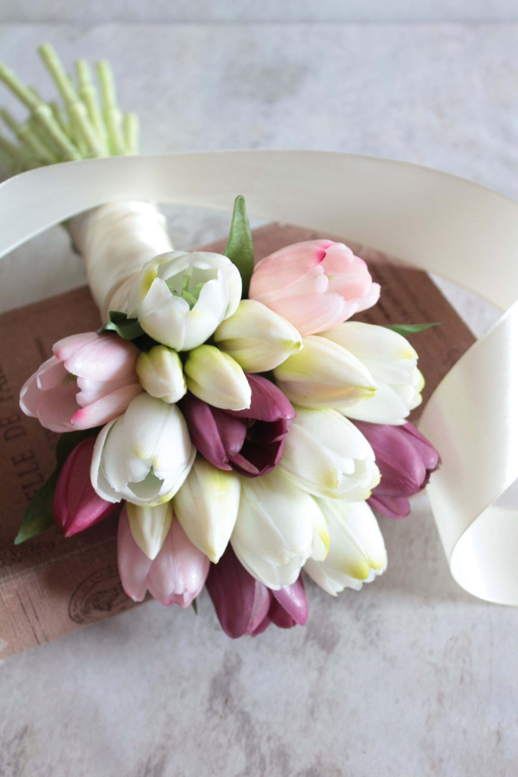 【ウェディングブーケ】オーダー商品　前撮り用　ミックスカラーチューリップのウェディングブーケ