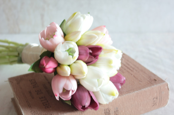 【ウェディングブーケ】オーダー商品　前撮り用　ミックスカラーチューリップのウェディングブーケ 11枚目の画像