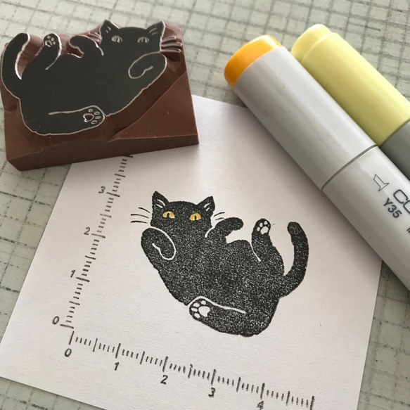 へそ天ゴロゴロ黒猫はんこ（※受注製作） 2枚目の画像