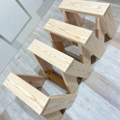 無垢板の1人掛けベンチ(スタッキング4脚セット) 無塗装タイプ 椅子