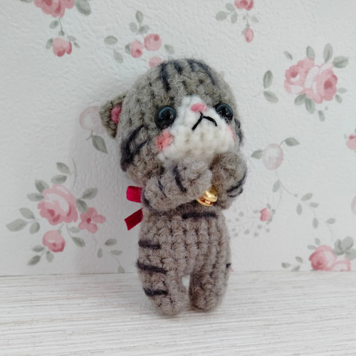 ちょうだいポーズ キジトラ猫 あみぐるみ ストラップ もふもふ