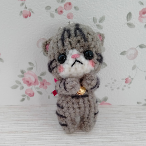 ちょうだいポーズ キジトラ猫 あみぐるみ ストラップ もふもふ