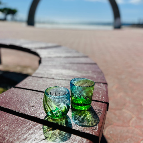 エメラルドグリーンのガラスプレート7枚 エメラルドグリーンのガラスプレート7枚 エメラルドグリーンのガラス