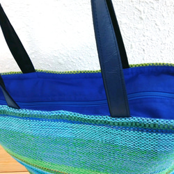 手織トートバッグ　緑色と水色　(綿とシルク、裂き織り)、ファスナー34cm　 表：手織布　裏：綿100％ 4枚目の画像