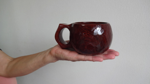 紫檀の一木彫りコーヒーカップ. 1枚目の画像