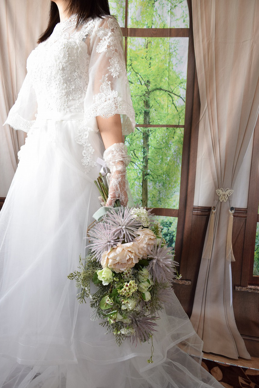 アネモネシードが入った清楚なグリーンブーケ（ブートニアのオマケ付き）