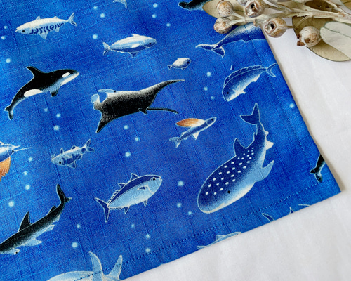 R1☆ランチマット　40×50 ネームタグ付き　ジンベイザメ 昆虫　国旗　サメ R1☆ランチマット40×50 ネームタグ付きジンベイザメ 昆虫国旗サメ