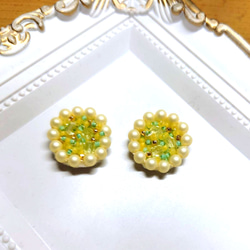 ビーズ刺繍のお花イヤリング♡ピアス 3枚目の画像