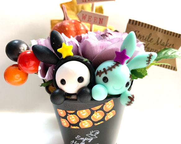 ❣️在庫処分SALE更に値引き❣️☆ハロウィンのうさぎちゃんとフラワーアレンジ　2700円→1500円　　樹脂粘土 4枚目の画像