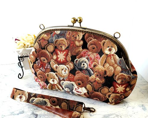 テディベアゴブラン・4本ダーツマチのがま口バッグ(共布持ち手付き